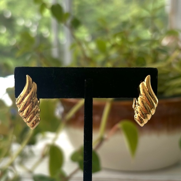 Vintage 1960s Napier Gold Tone Screw Clip Earrings - Picture 3 of 10